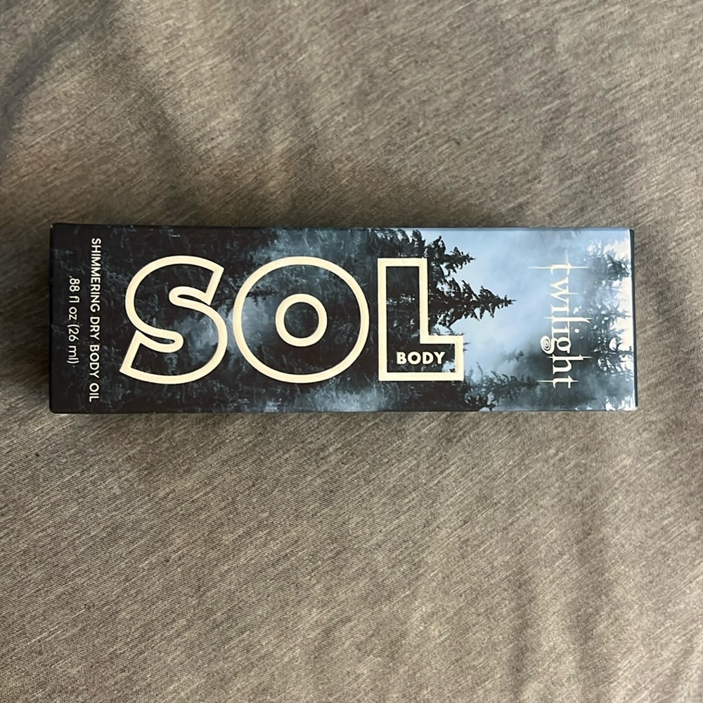 Colourpop x Twilight Dry body oil